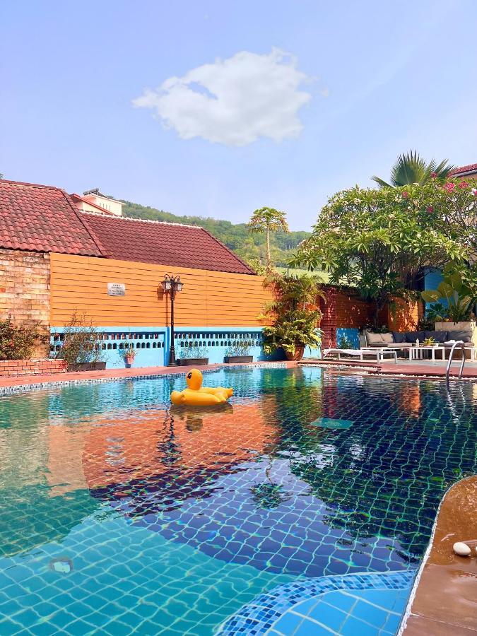 Baankasemsuk hotel 般咔 深宿 Patong Bagian luar foto