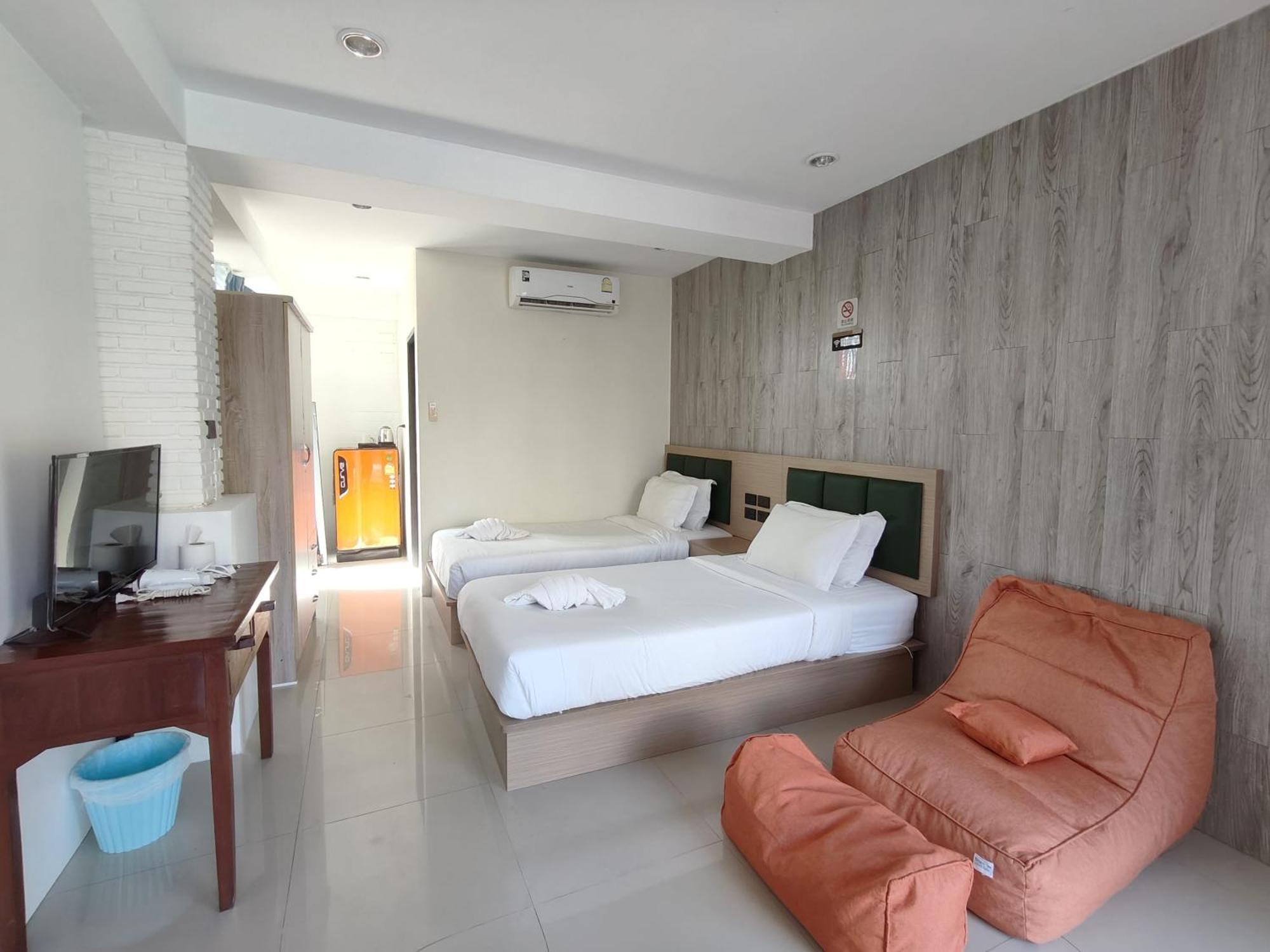 Baankasemsuk hotel 般咔 深宿 Patong Bagian luar foto