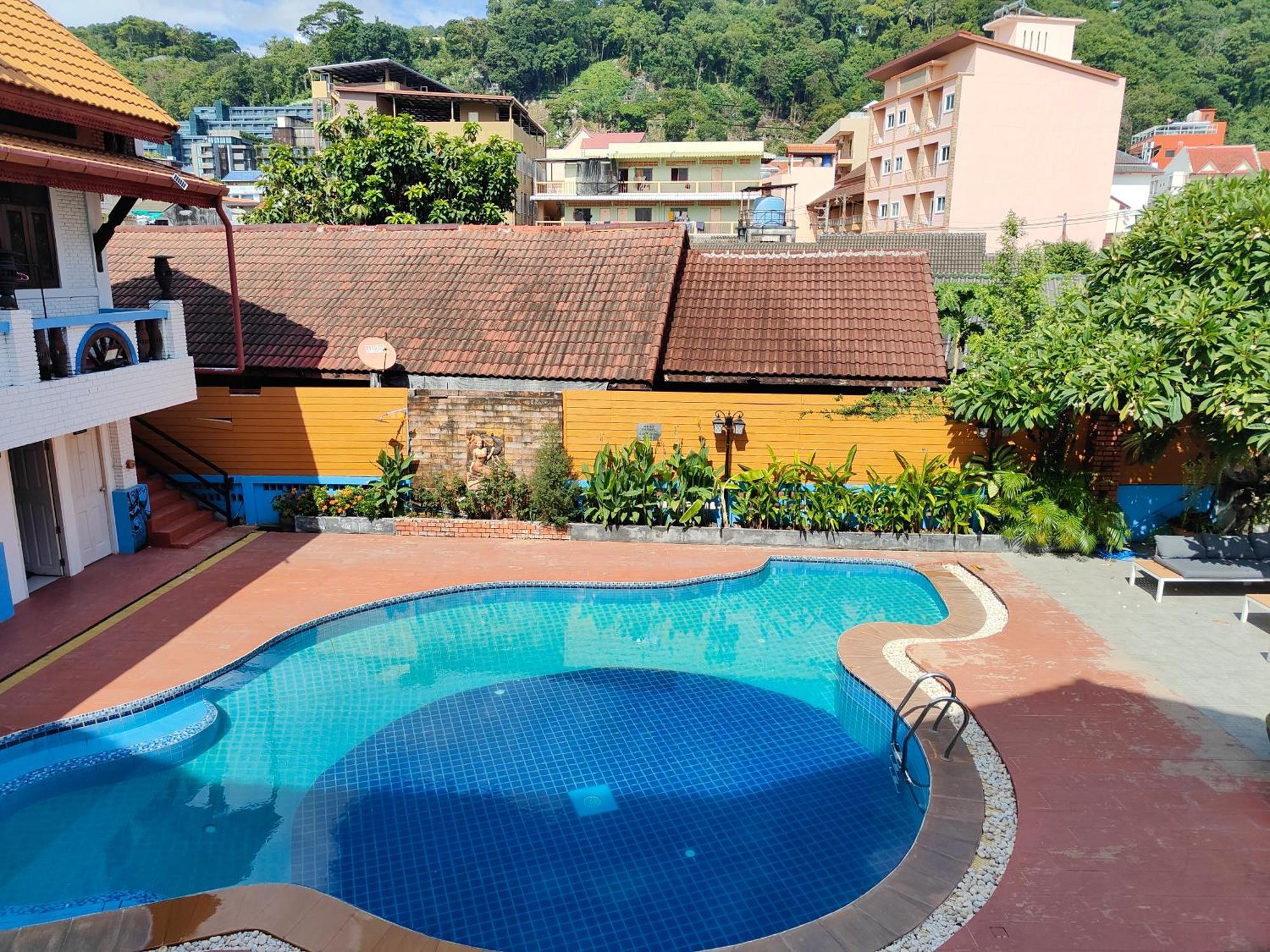 Baankasemsuk hotel 般咔 深宿 Patong Bagian luar foto