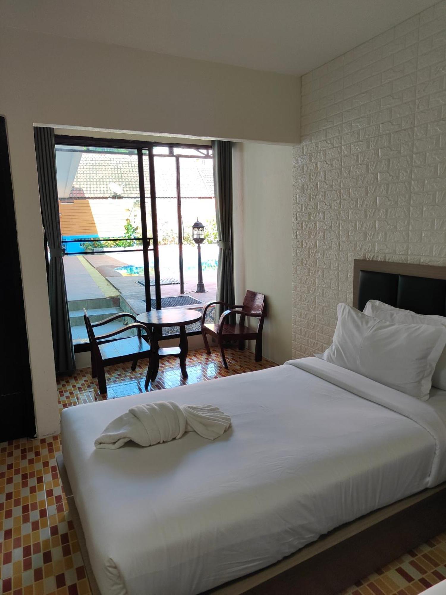 Baankasemsuk hotel 般咔 深宿 Patong Bagian luar foto