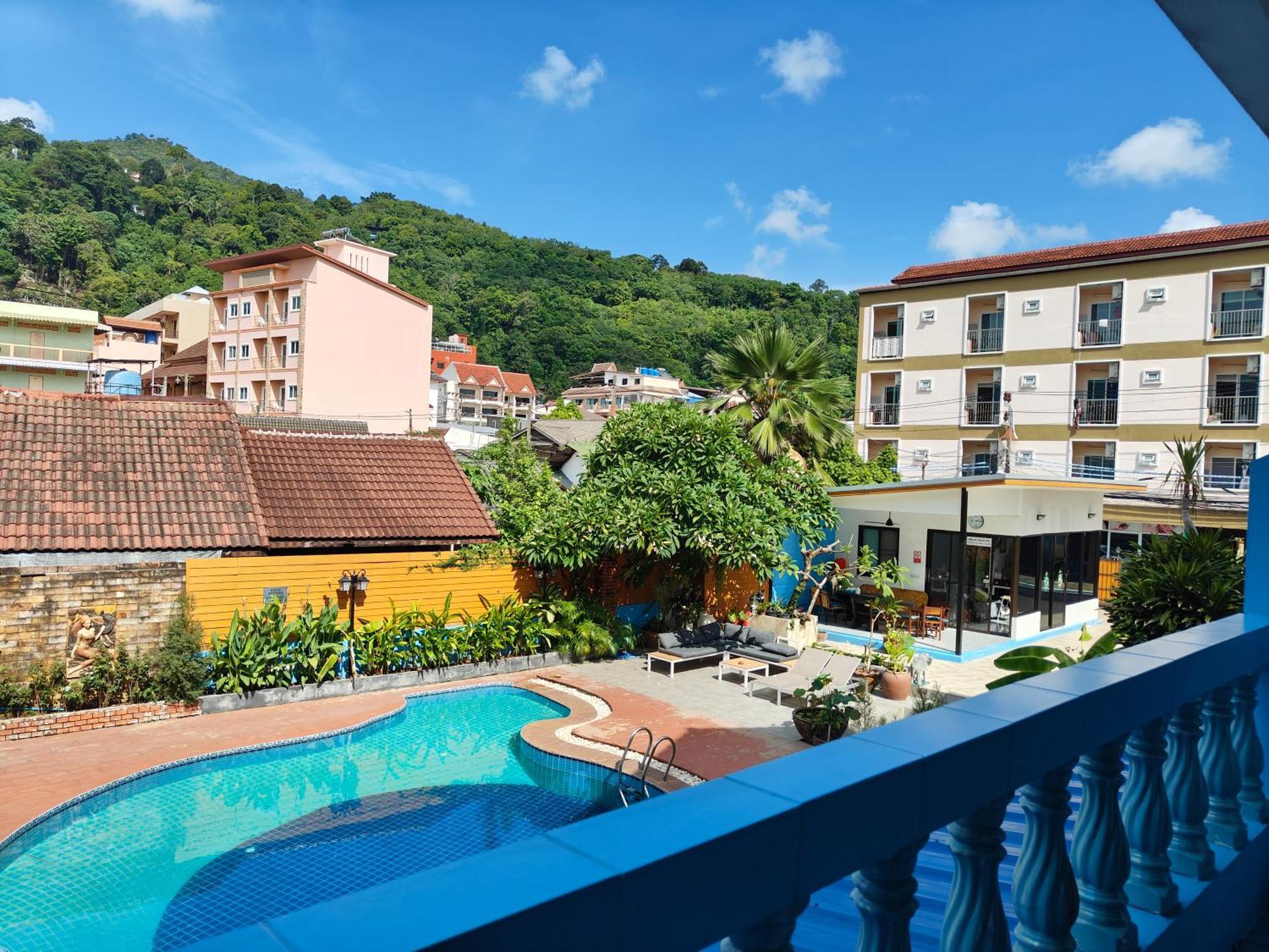 Baankasemsuk hotel 般咔 深宿 Patong Bagian luar foto