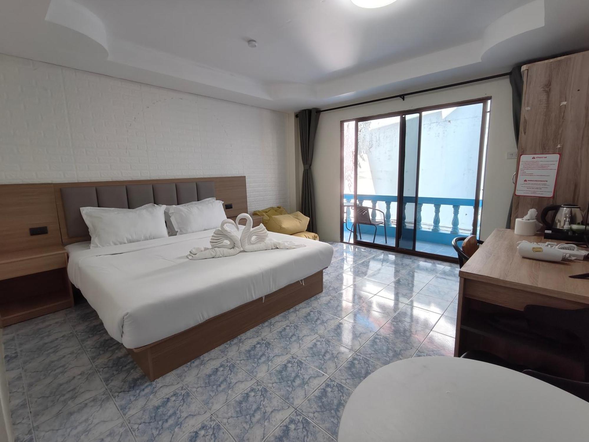 Baankasemsuk hotel 般咔 深宿 Patong Bagian luar foto