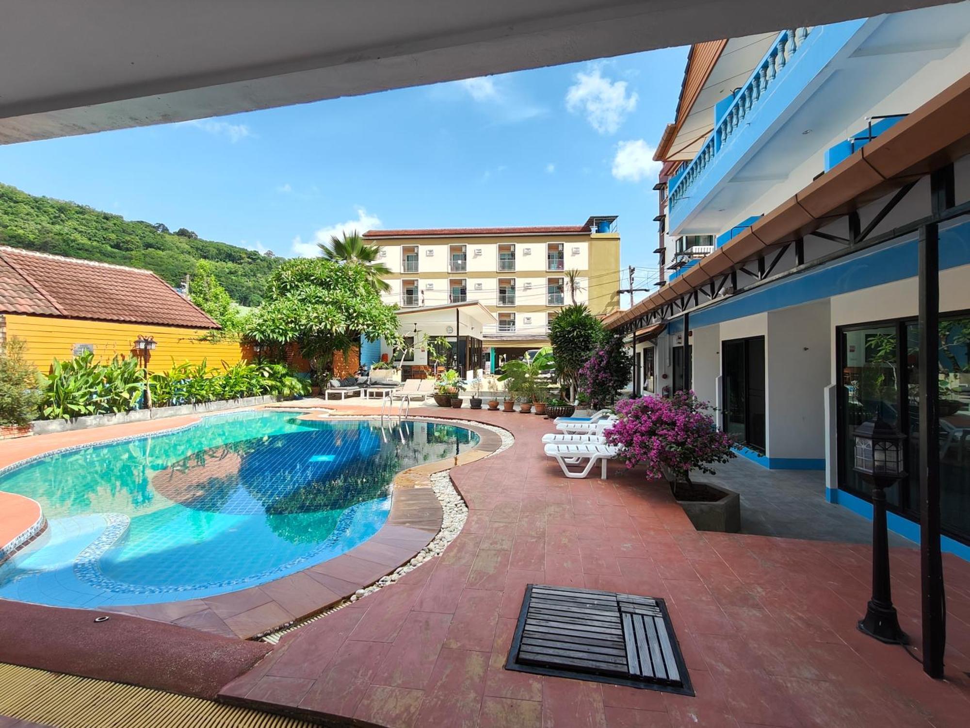 Baankasemsuk hotel 般咔 深宿 Patong Bagian luar foto