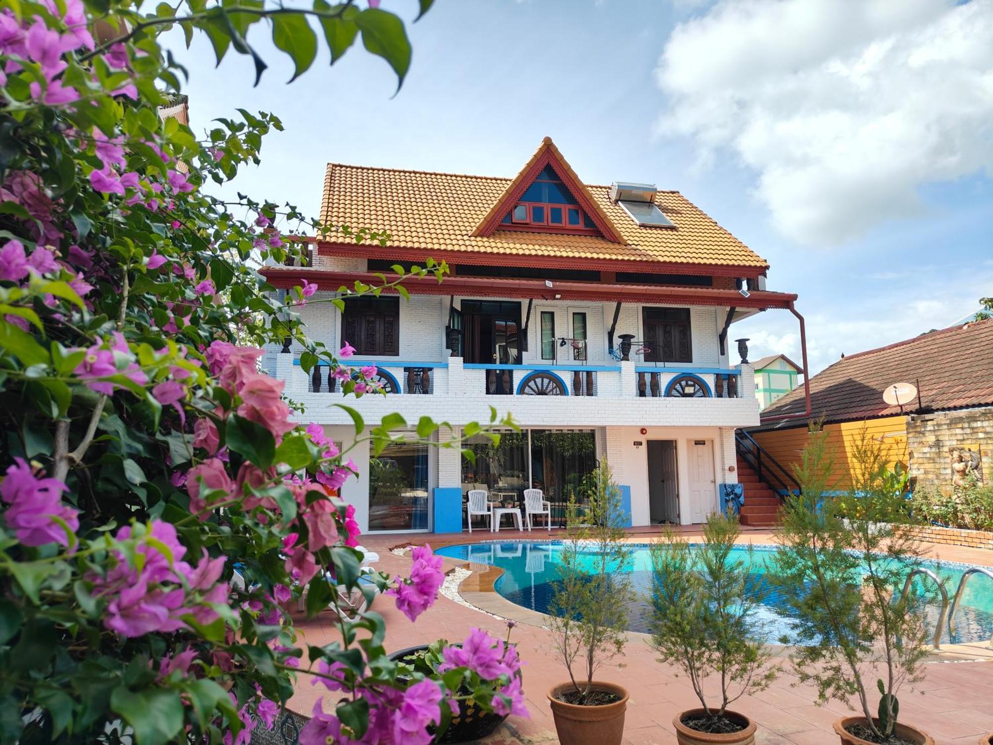 Baankasemsuk hotel 般咔 深宿 Patong Bagian luar foto