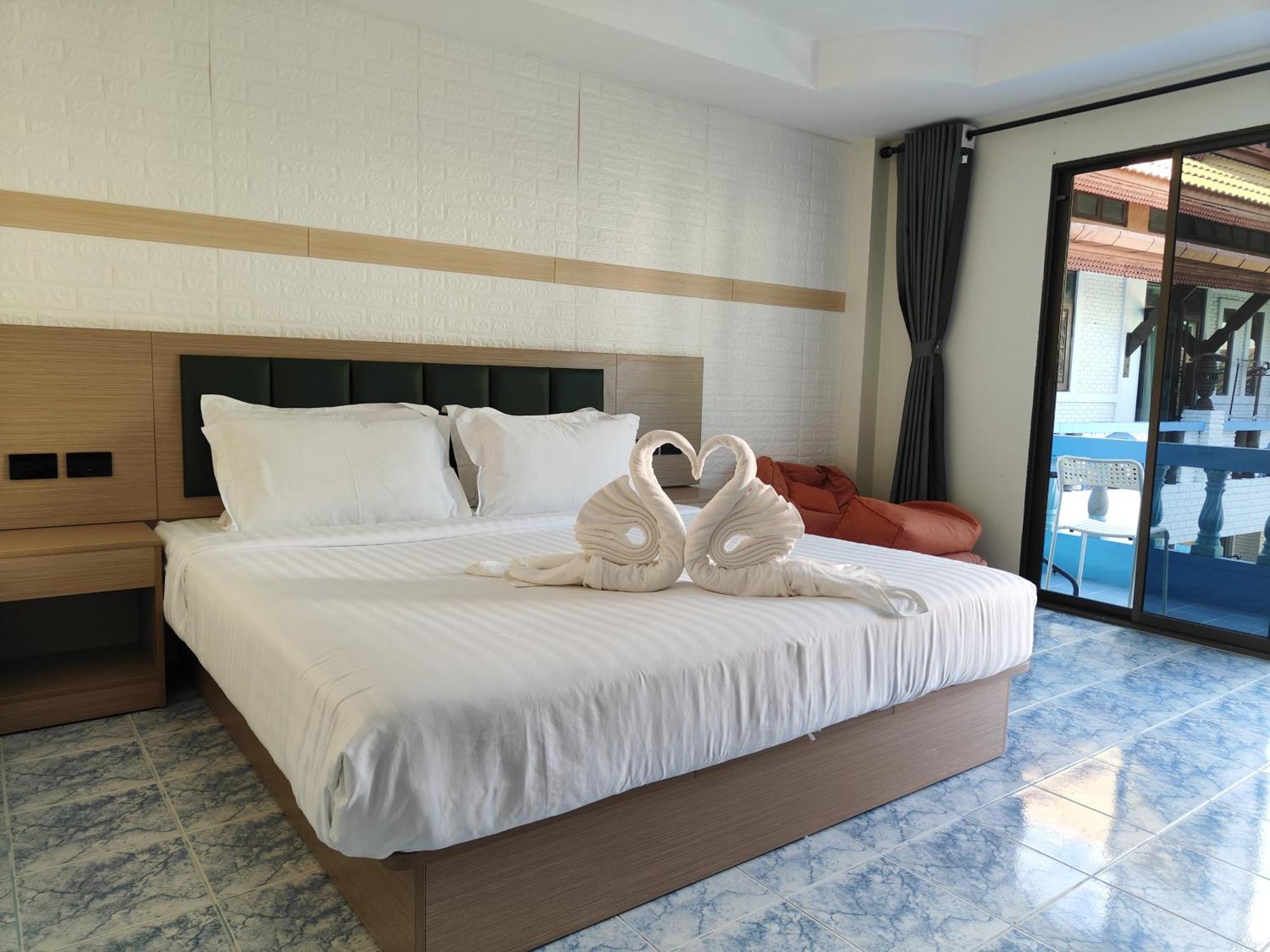 Baankasemsuk hotel 般咔 深宿 Patong Bagian luar foto