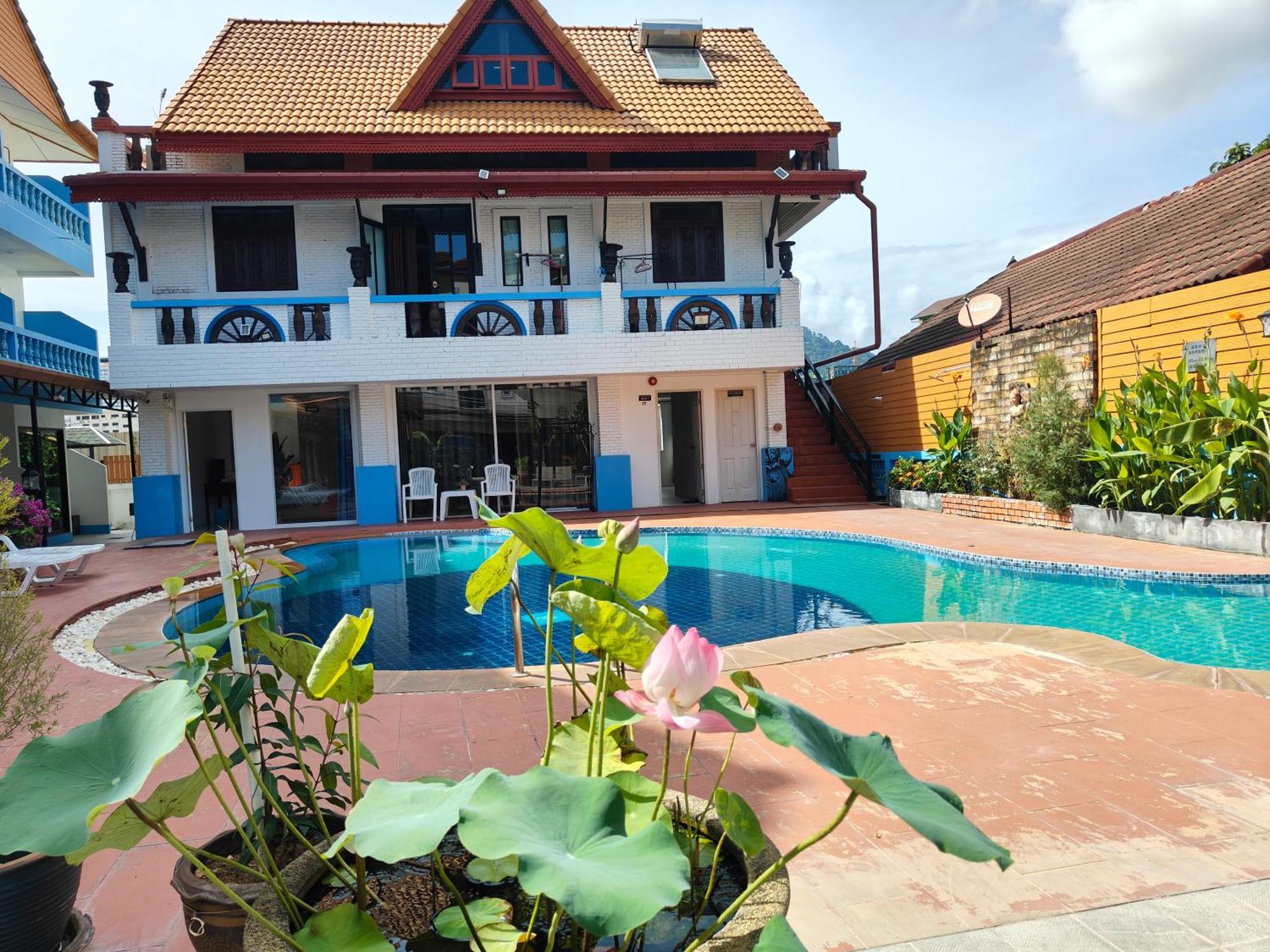 Baankasemsuk hotel 般咔 深宿 Patong Bagian luar foto