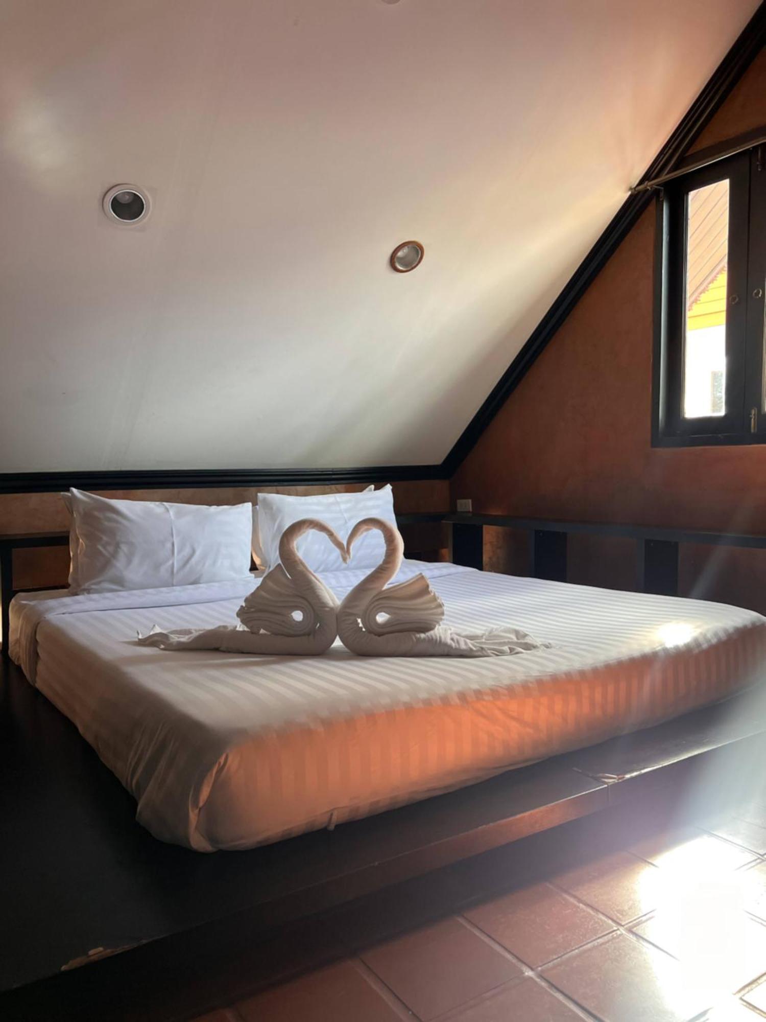 Baankasemsuk hotel 般咔 深宿 Patong Bagian luar foto