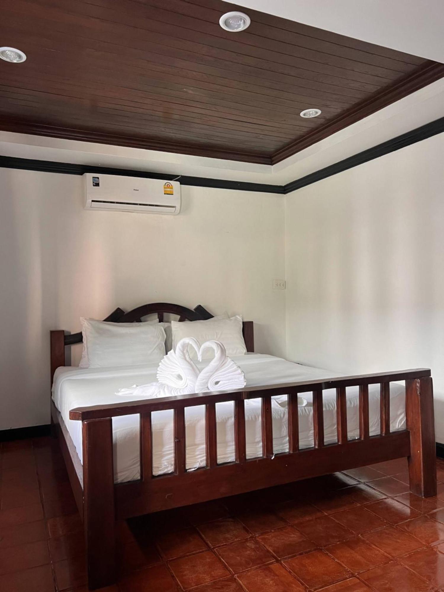 Baankasemsuk hotel 般咔 深宿 Patong Bagian luar foto