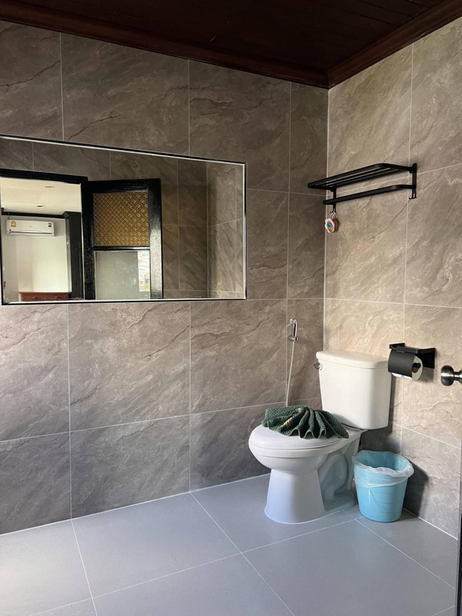 Baankasemsuk hotel 般咔 深宿 Patong Bagian luar foto