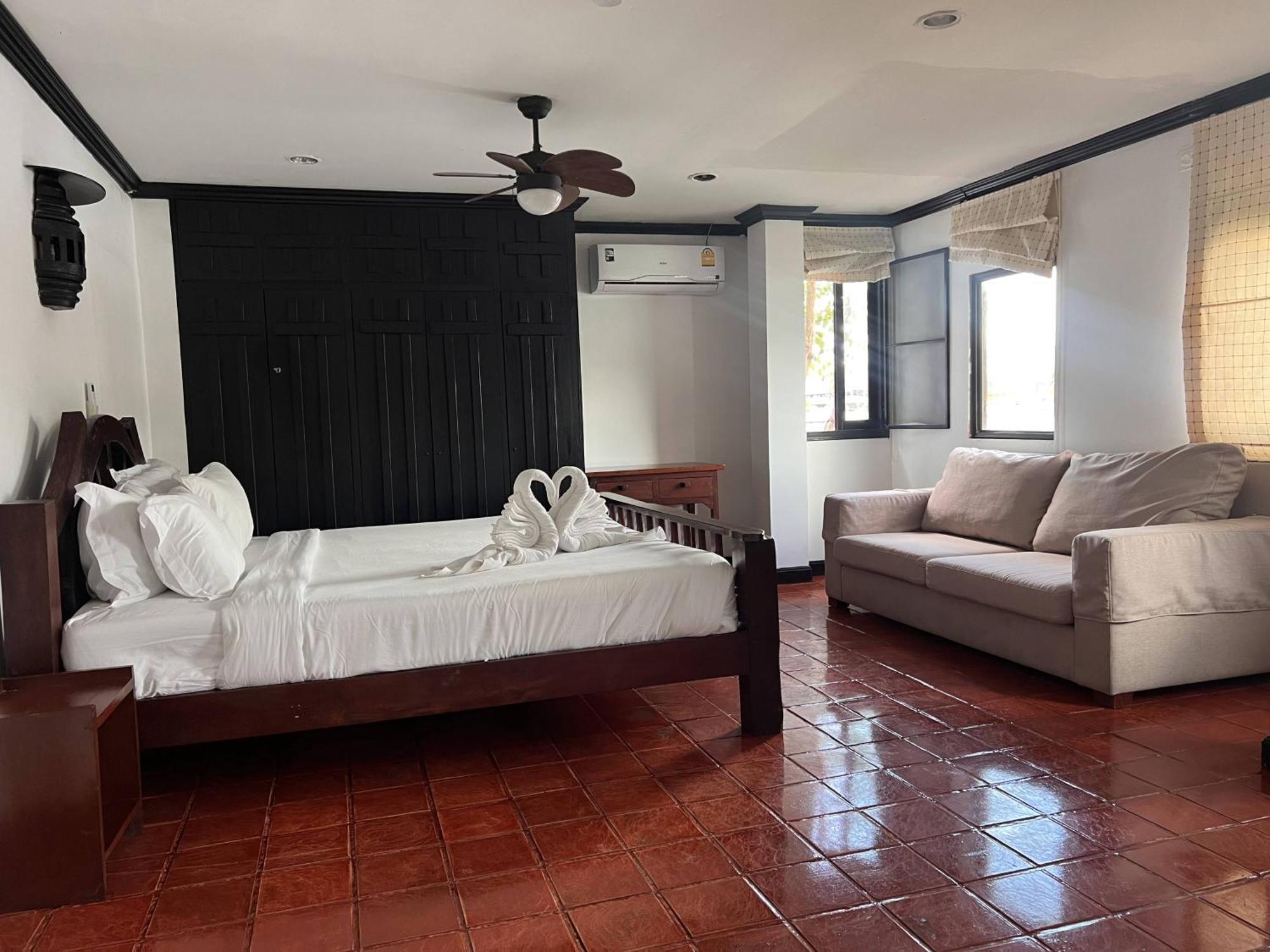 Baankasemsuk hotel 般咔 深宿 Patong Bagian luar foto