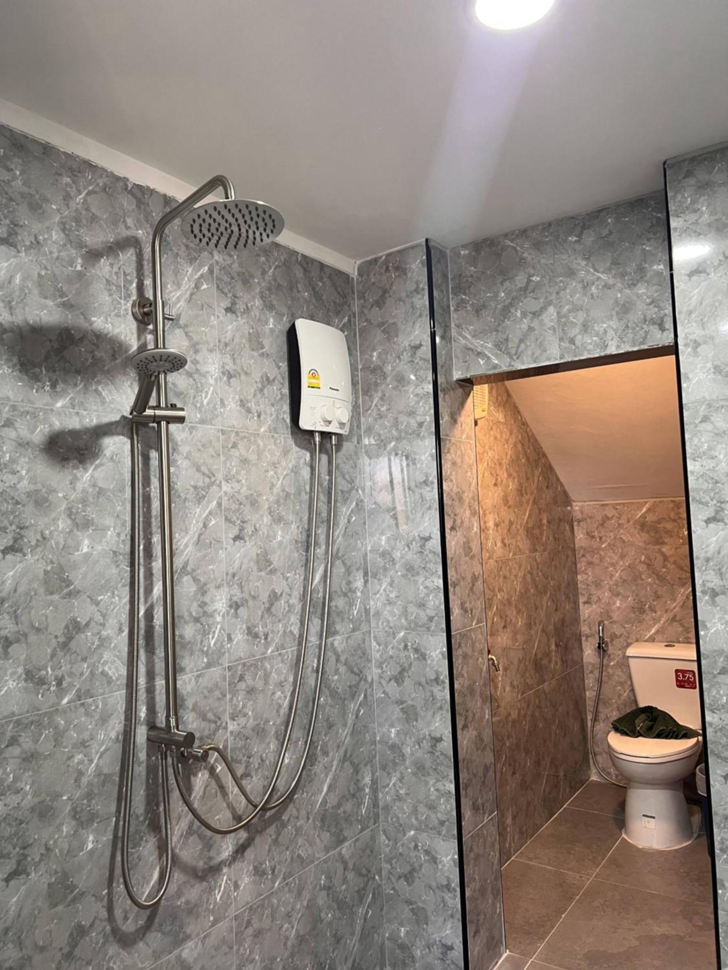 Baankasemsuk hotel 般咔 深宿 Patong Bagian luar foto