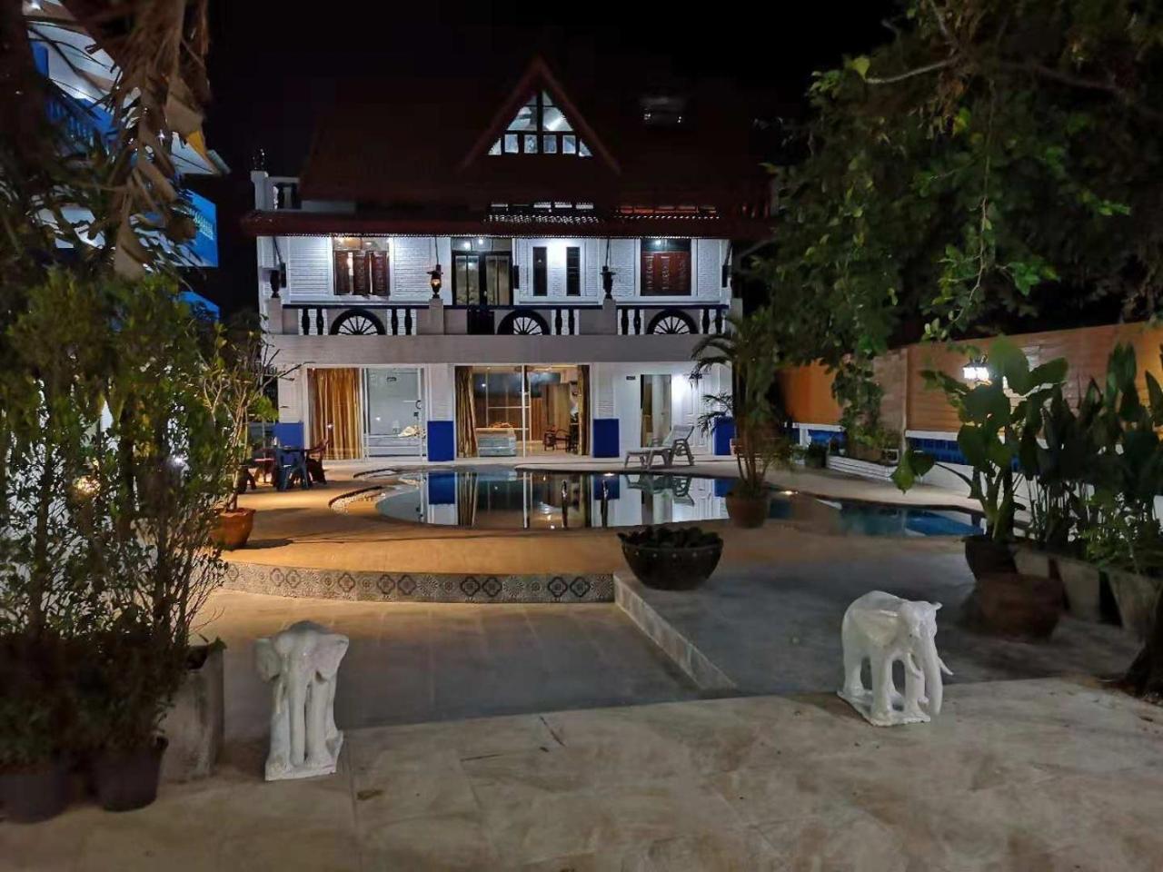 Baankasemsuk hotel 般咔 深宿 Patong Bagian luar foto