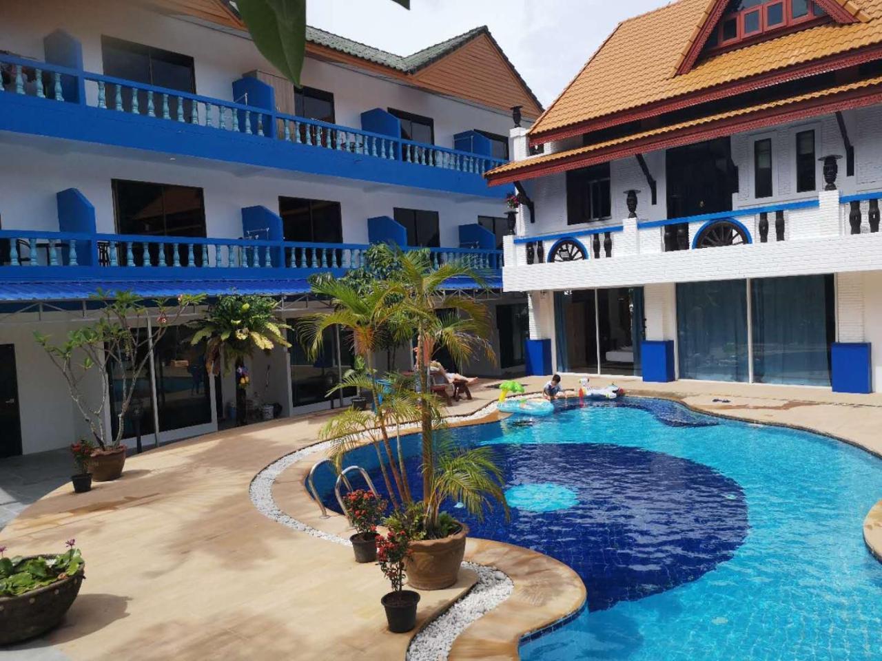 Baankasemsuk hotel 般咔 深宿 Patong Bagian luar foto